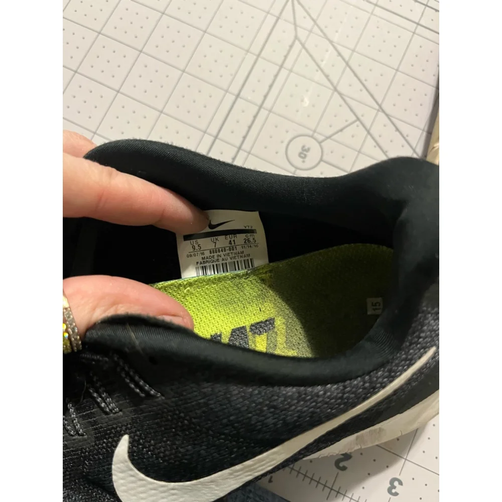 Men's Nike Running Shoes Size 9.5 Black